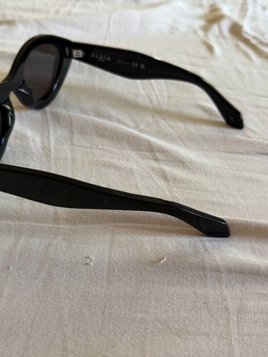 BRAND NEW ALAÏA CAT-EYE SUNGLASSES AT A STEAL! main image 5